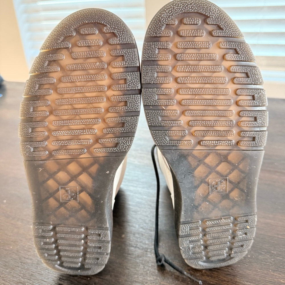 Dr. Martens White Combat Boots with Black Laces Size 8.5 / 9 - Picture 5 of 6